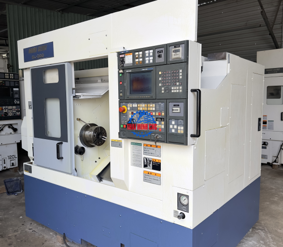 MÁY TIỆN KIM LOẠI CNC HIỆU MORI   SEIKI SL 200MC FANUC 18i T DATE 2000