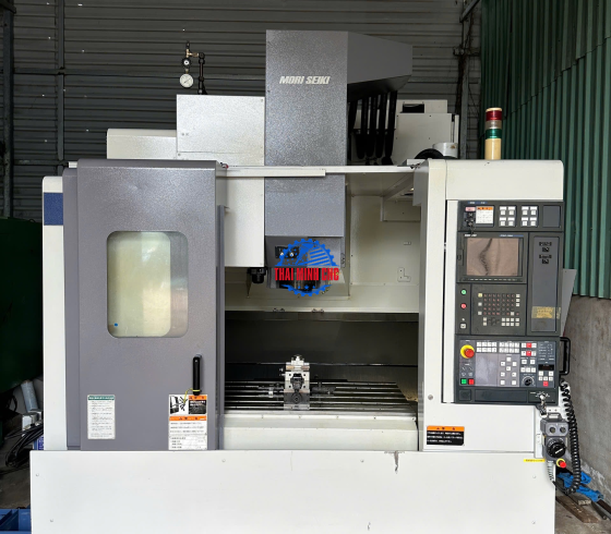 MÁY PHAY CNC MORI SEIKI SV-500 FANUC 16i M DATE 2000