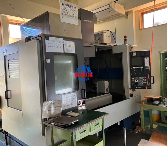 Máy Phay MORI SEIKI SV-500B/40 điện Fanuc 18i M Date 2000